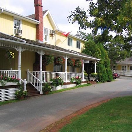 Shining Waters Country Inn 卡文迪西 外观 照片
