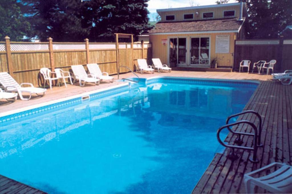 Shining Waters Country Inn 卡文迪西 外观 照片