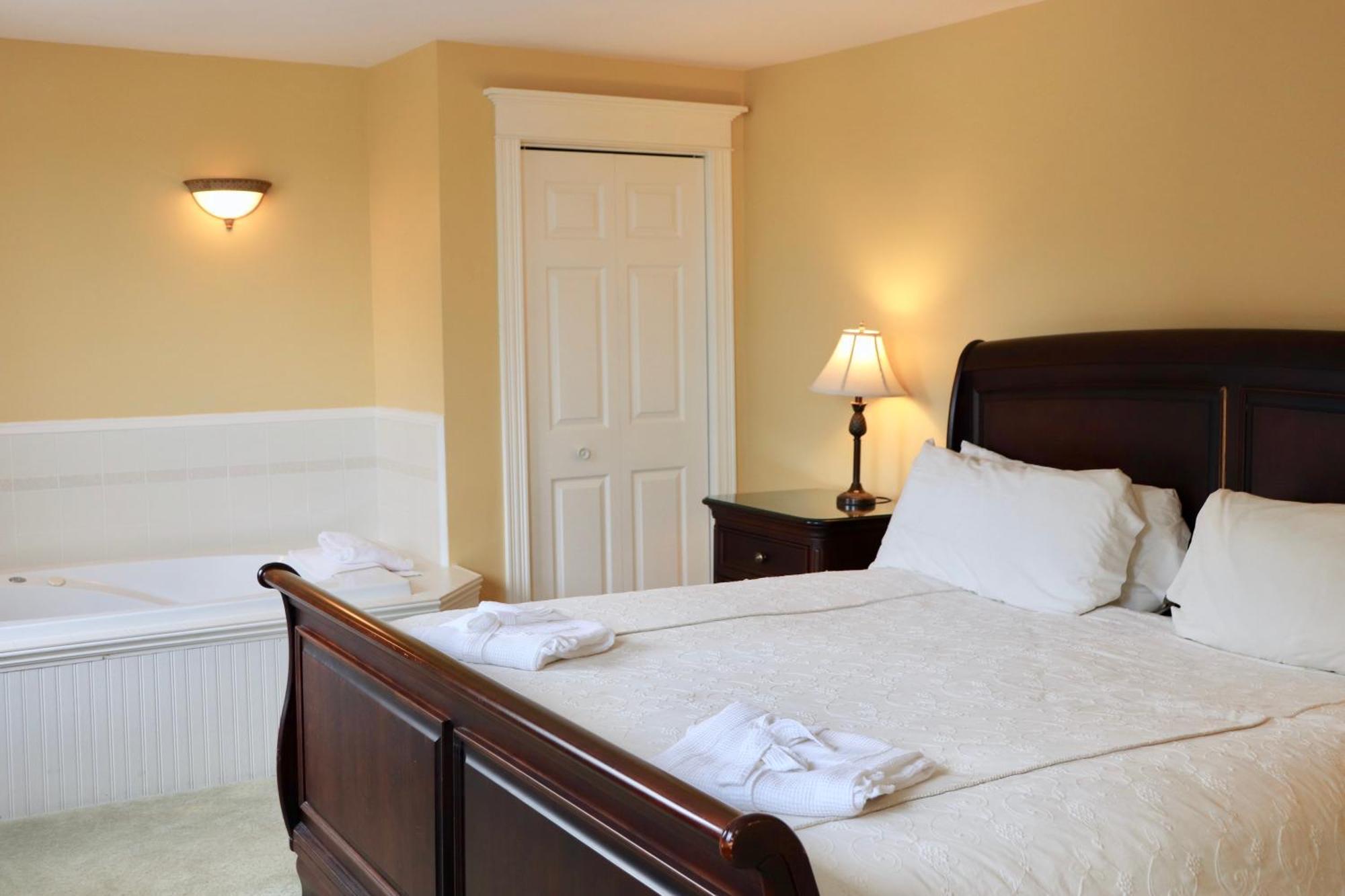 Shining Waters Country Inn 卡文迪西 外观 照片