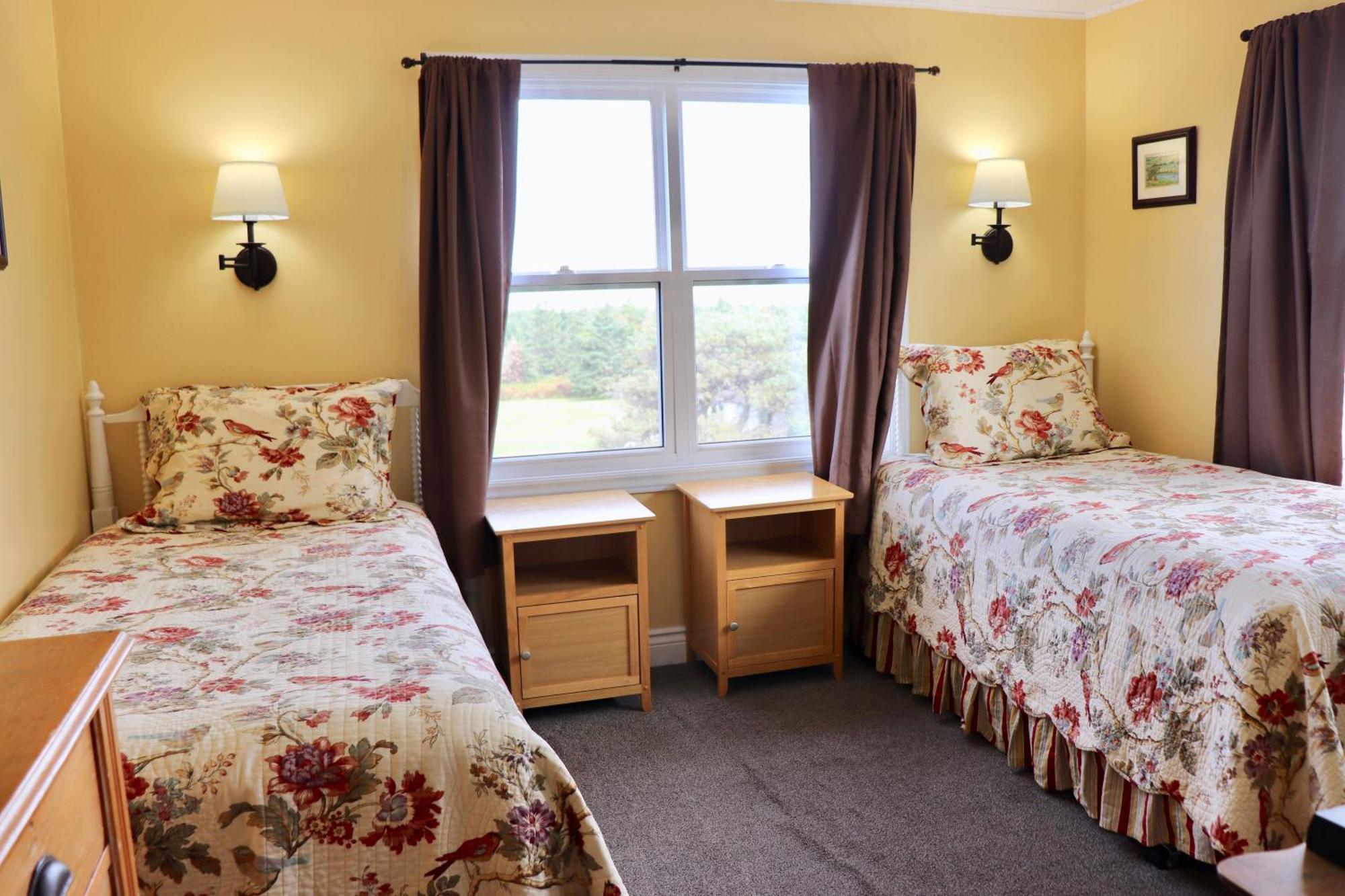 Shining Waters Country Inn 卡文迪西 外观 照片