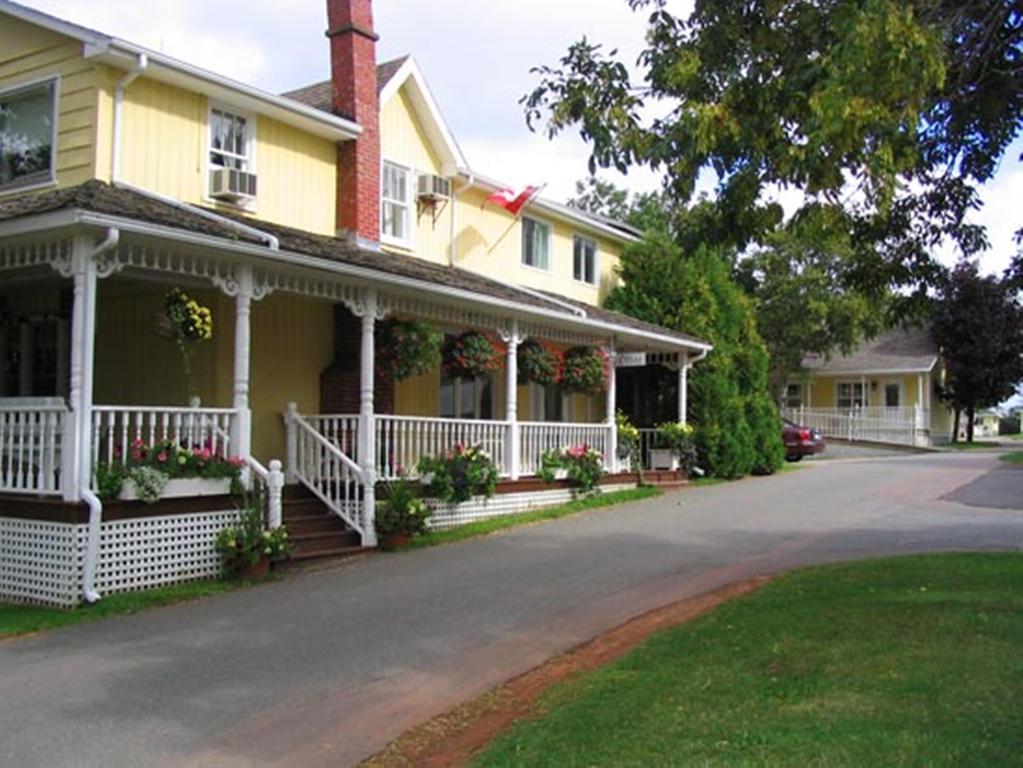 Shining Waters Country Inn 卡文迪西 外观 照片