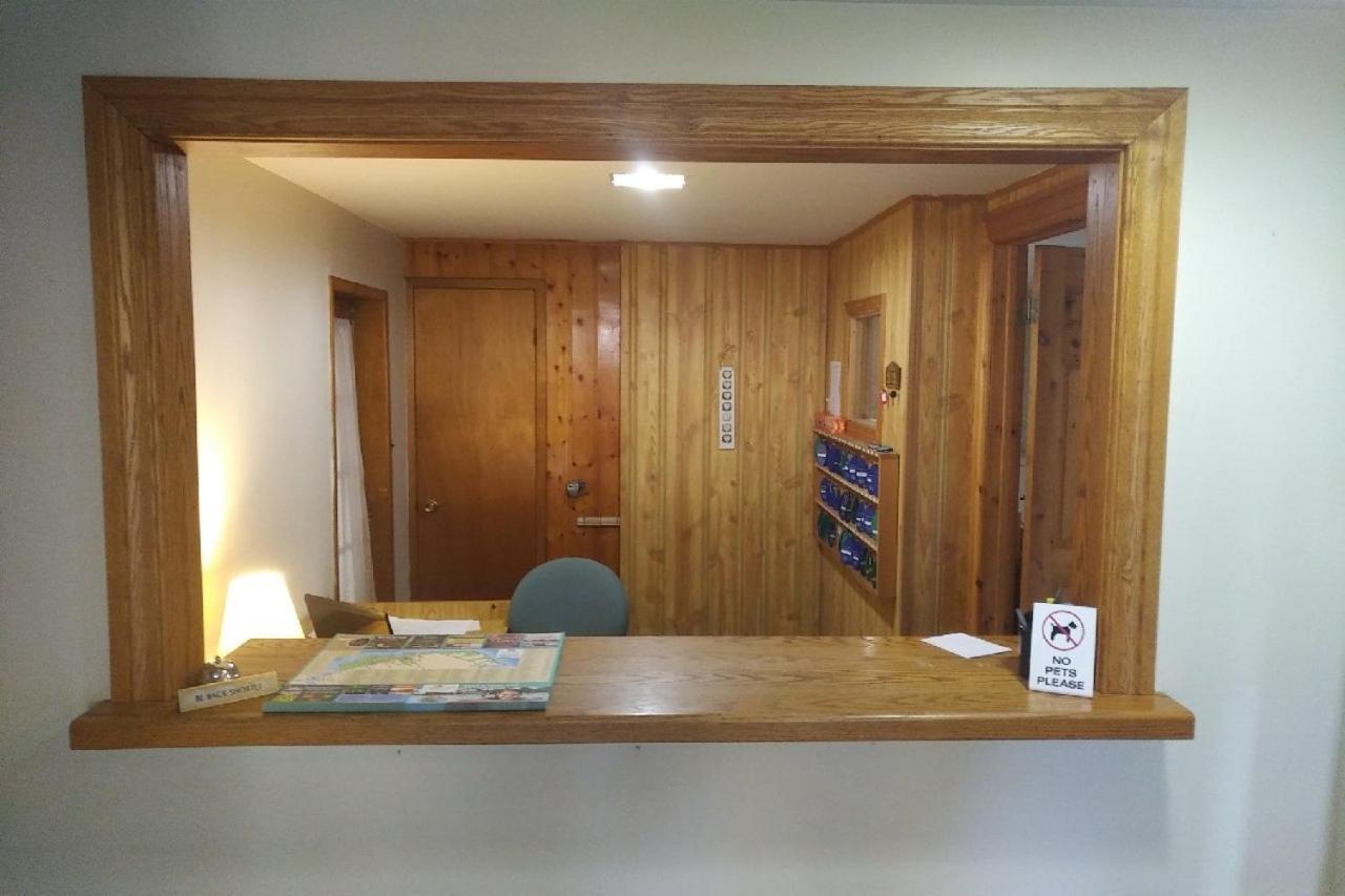Shining Waters Country Inn 卡文迪西 外观 照片