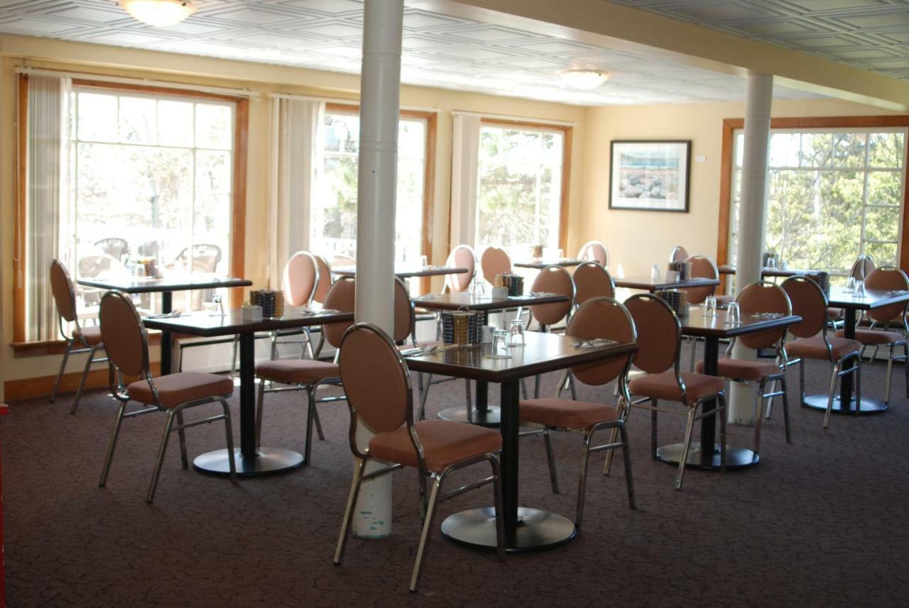 Shining Waters Country Inn 卡文迪西 外观 照片